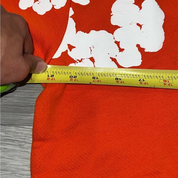 New Denim Tears The Cotton Wreath Sweatshirt Orange Medium FW23 BRAND Authentic - Picture 7 of 7
